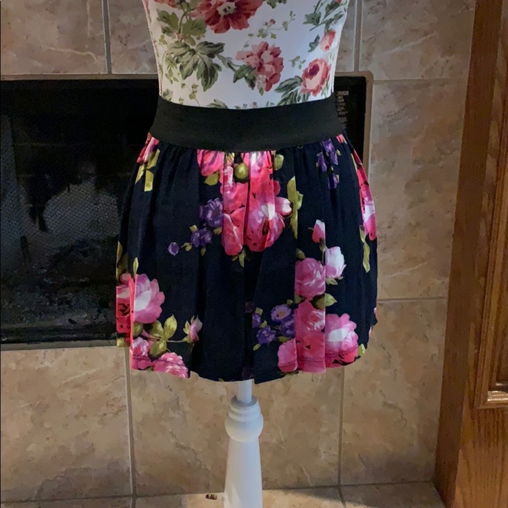 EUC Floral mini skirt